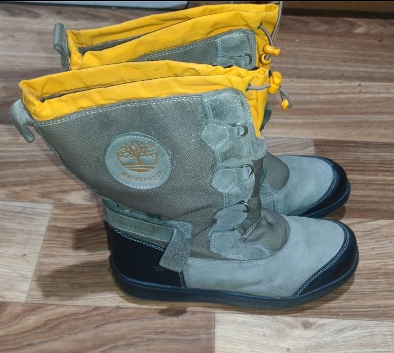 Продаються чоловічі ботинки