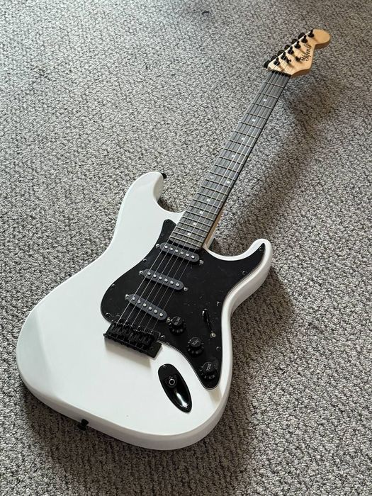 Нова електрогітара .