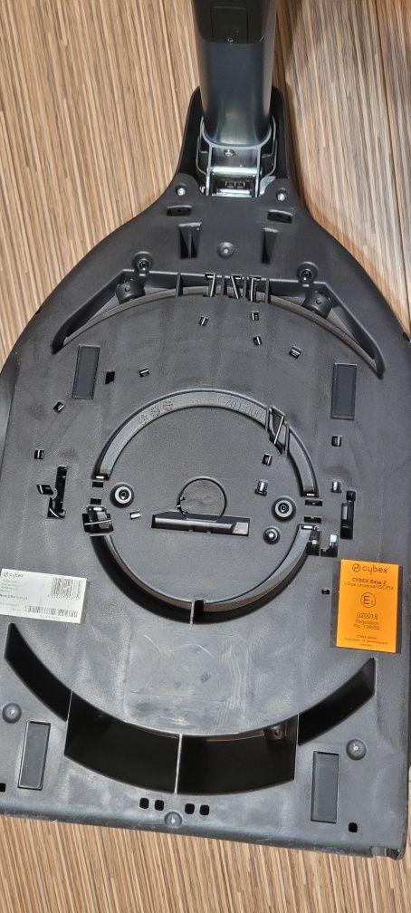 CYBEX cloud z I-size wraz z bazą base z