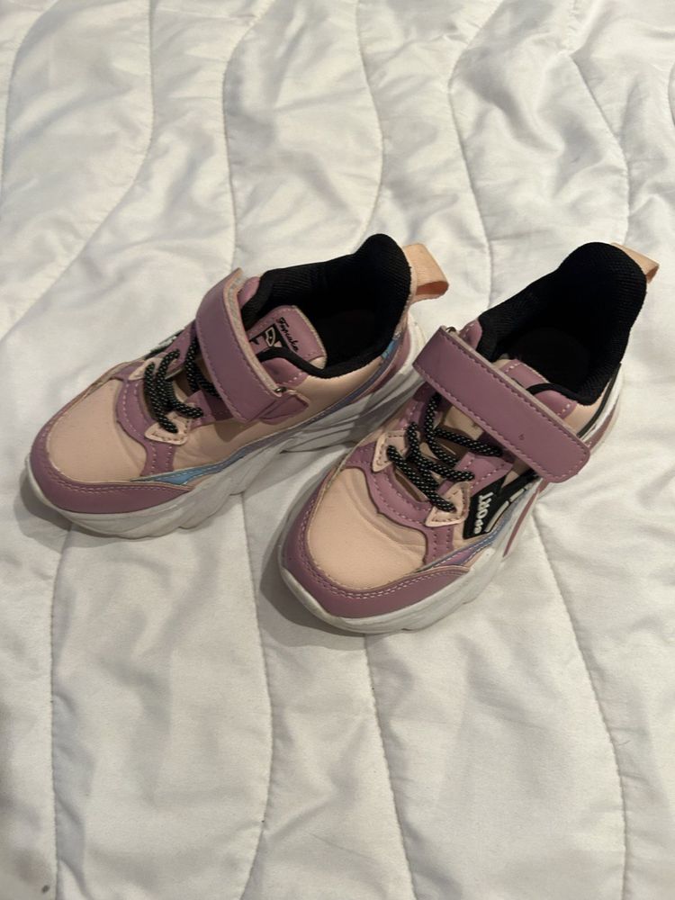 Кросівки рожеві для дівчинки