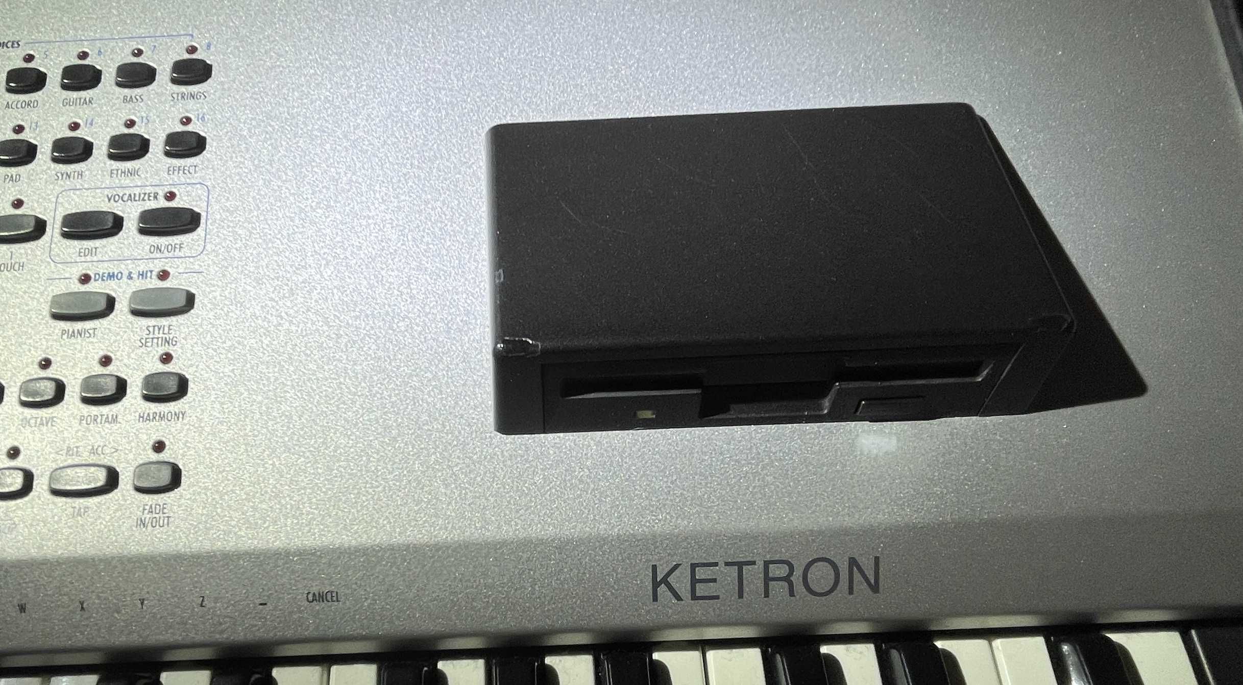 Ketron Sd 1 + case