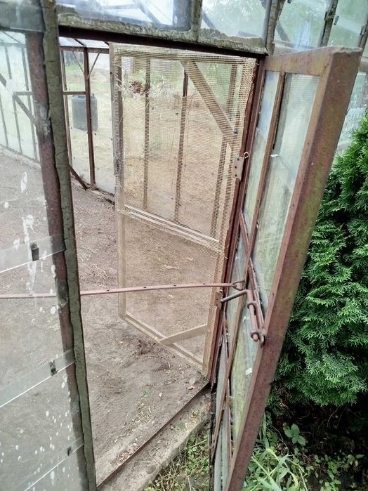 Szklarnia ogrodowa 5,70x3,30m wysokość 2,40m. Stal, szkło. Dwa wejścia