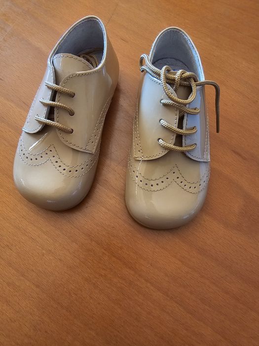 Sapatos de menino de verniz Bege Tam 21-22 e 23 novos com caixa