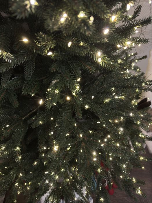 Новорічна ялинка Віденська 1.8 з гірляндою Роса