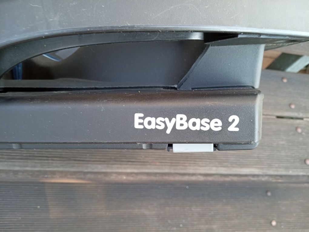 Fotelik Maxi Cosi z bazą easy base 2