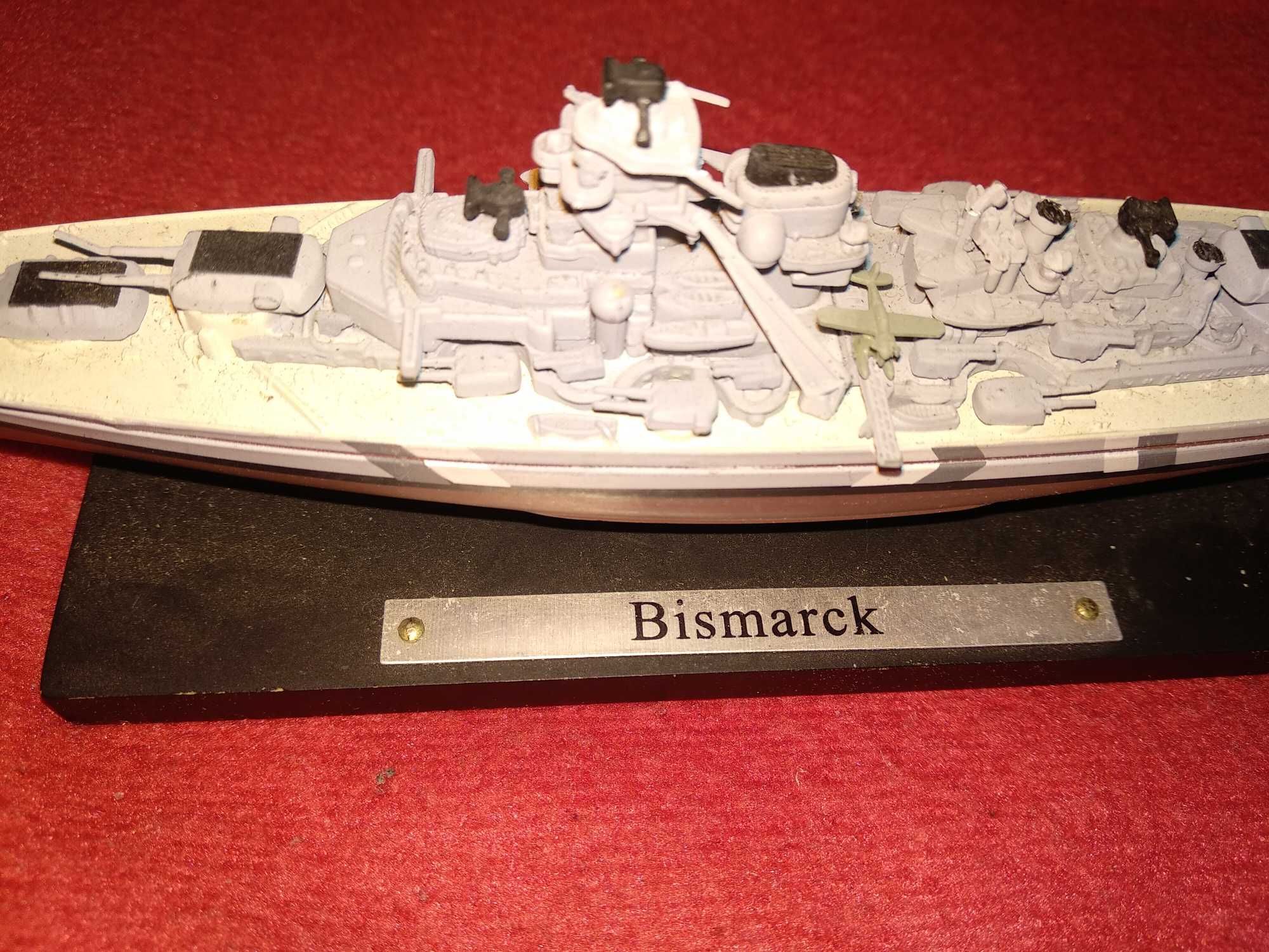 модель линкора "бисмарк " германия