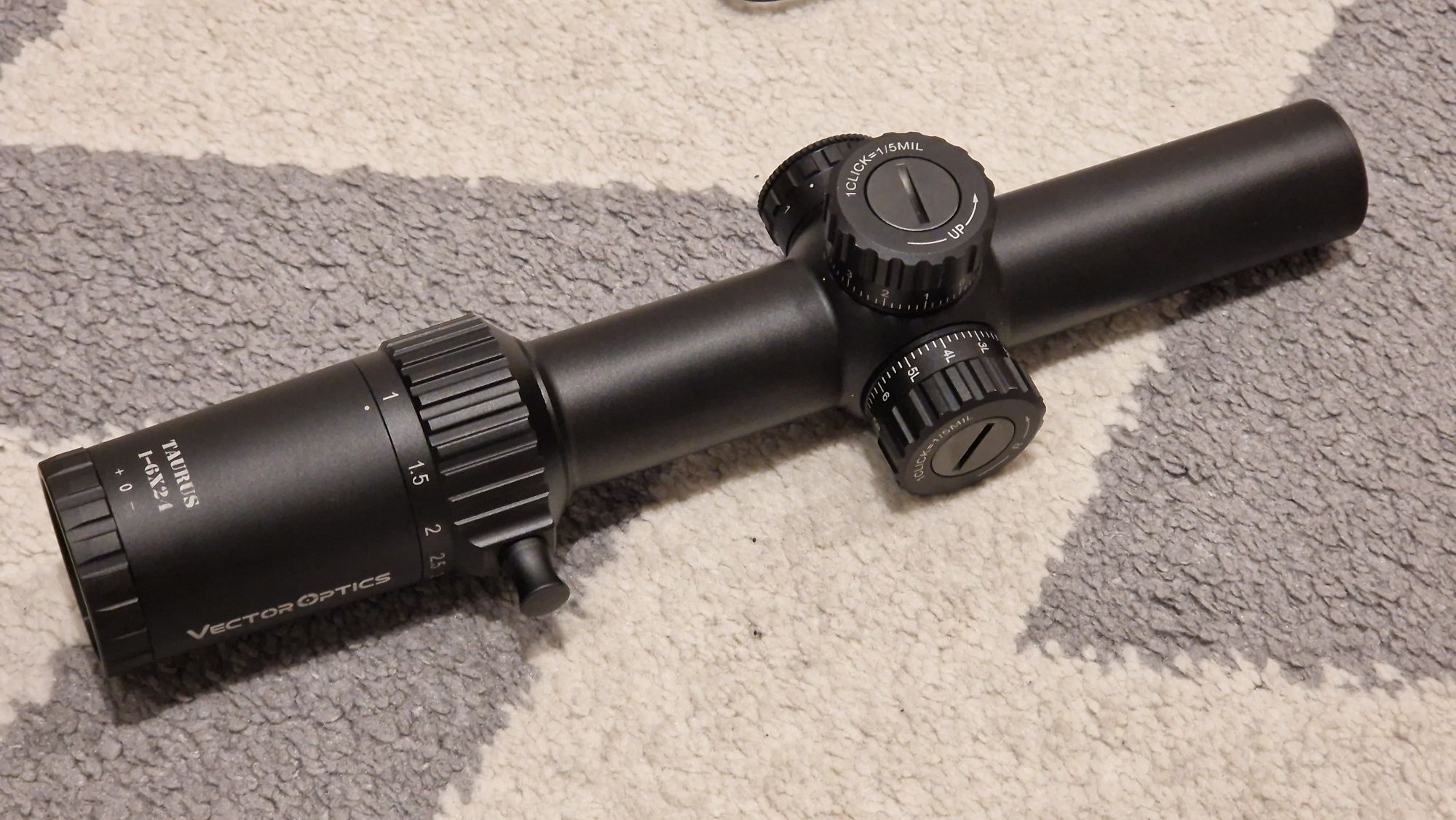 Sprzedam/zamienię lunetę Vector Optics Taurus 1-6x24 FFP. Stan ideał.