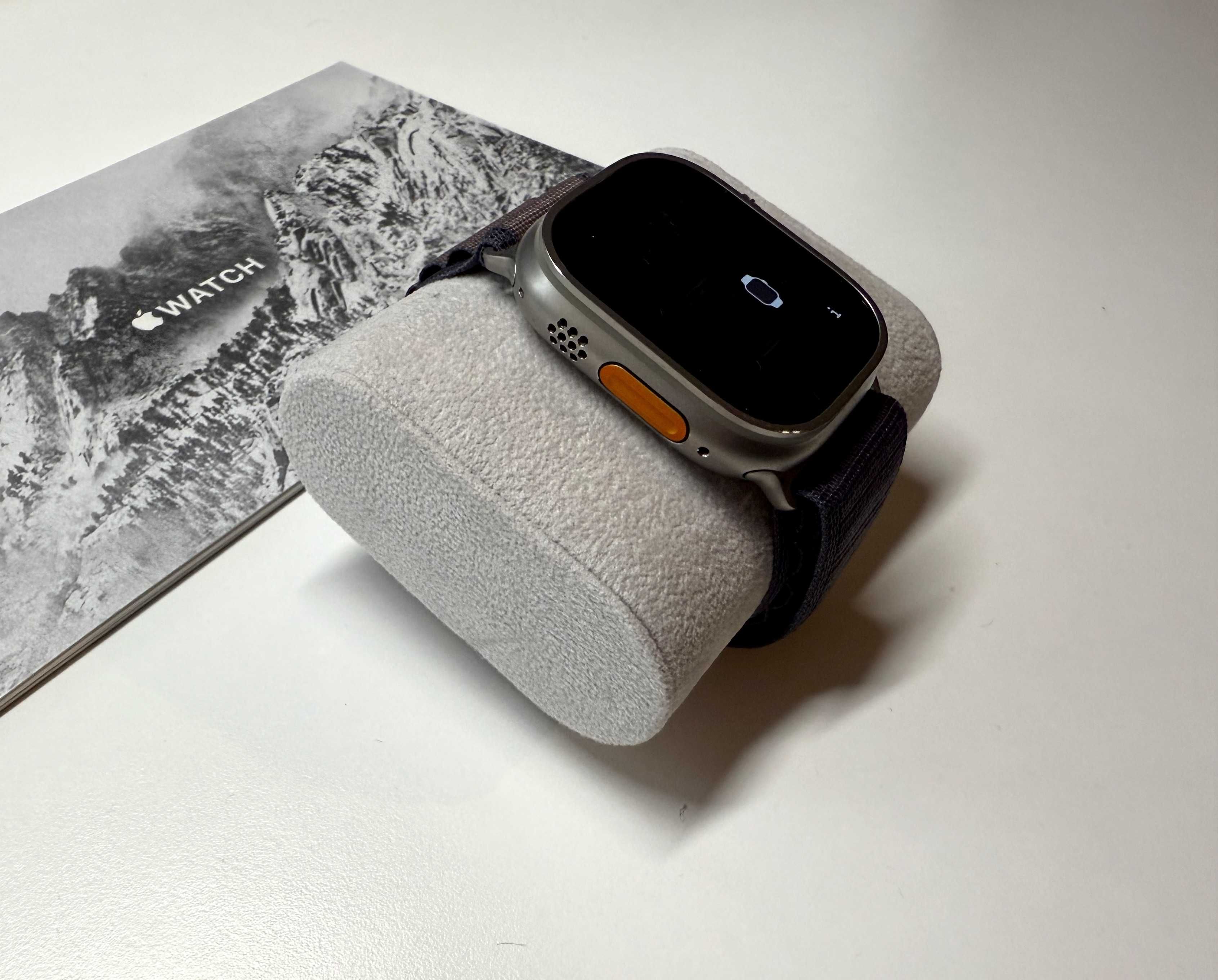 Apple Watch Ultra 2 Silver + UNIQ Strova - Bateria 99% - Stan Super!