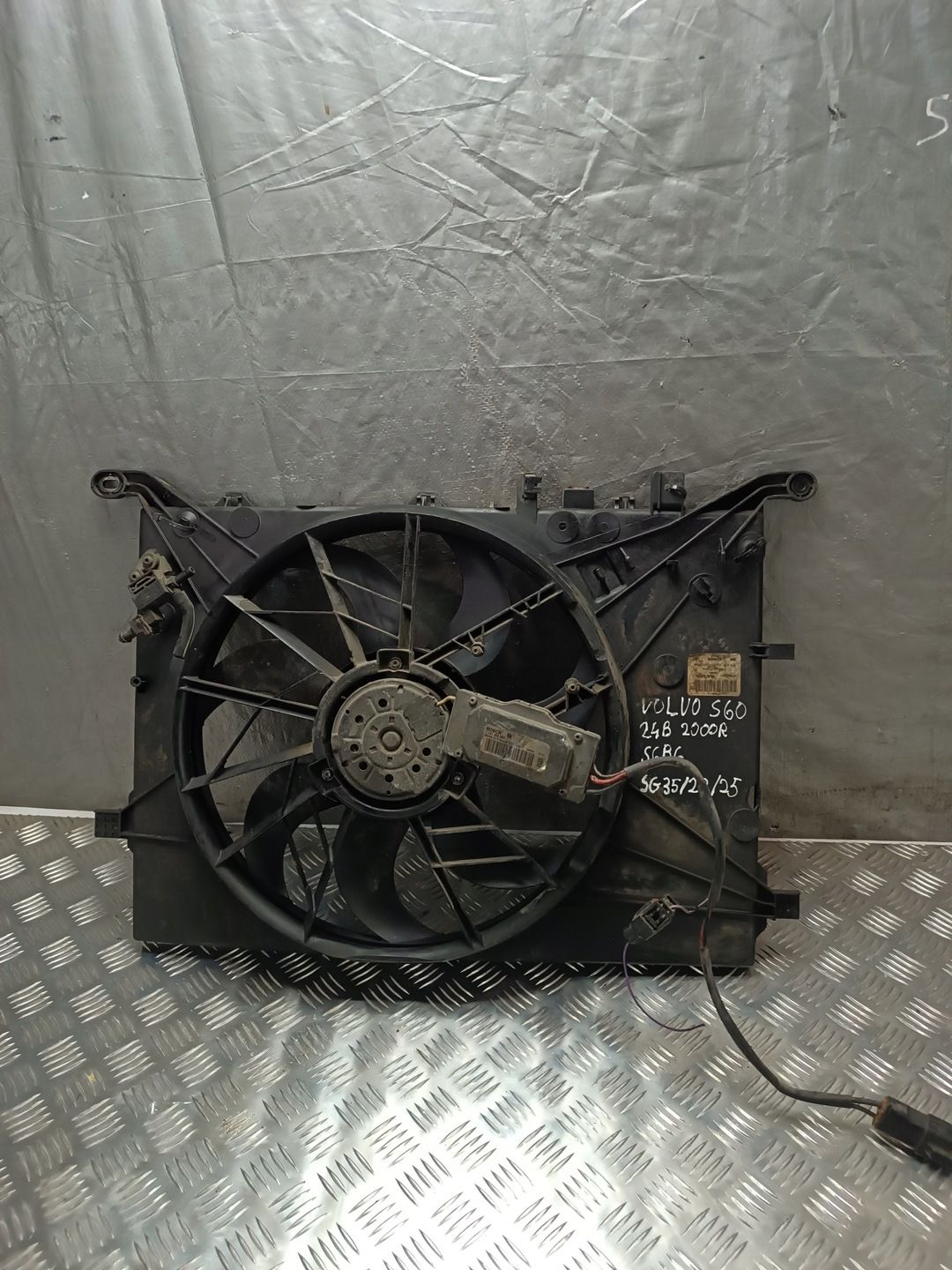 Wentylator chłodnicy + moduł Volvo S60 2.4B 2000r 1 137 328 081
