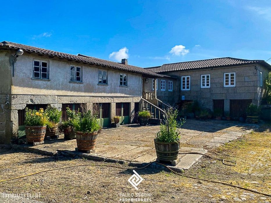 Magnífica quinta para reabilitar em Guimarães
