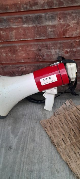 Megafon przenośny tuba