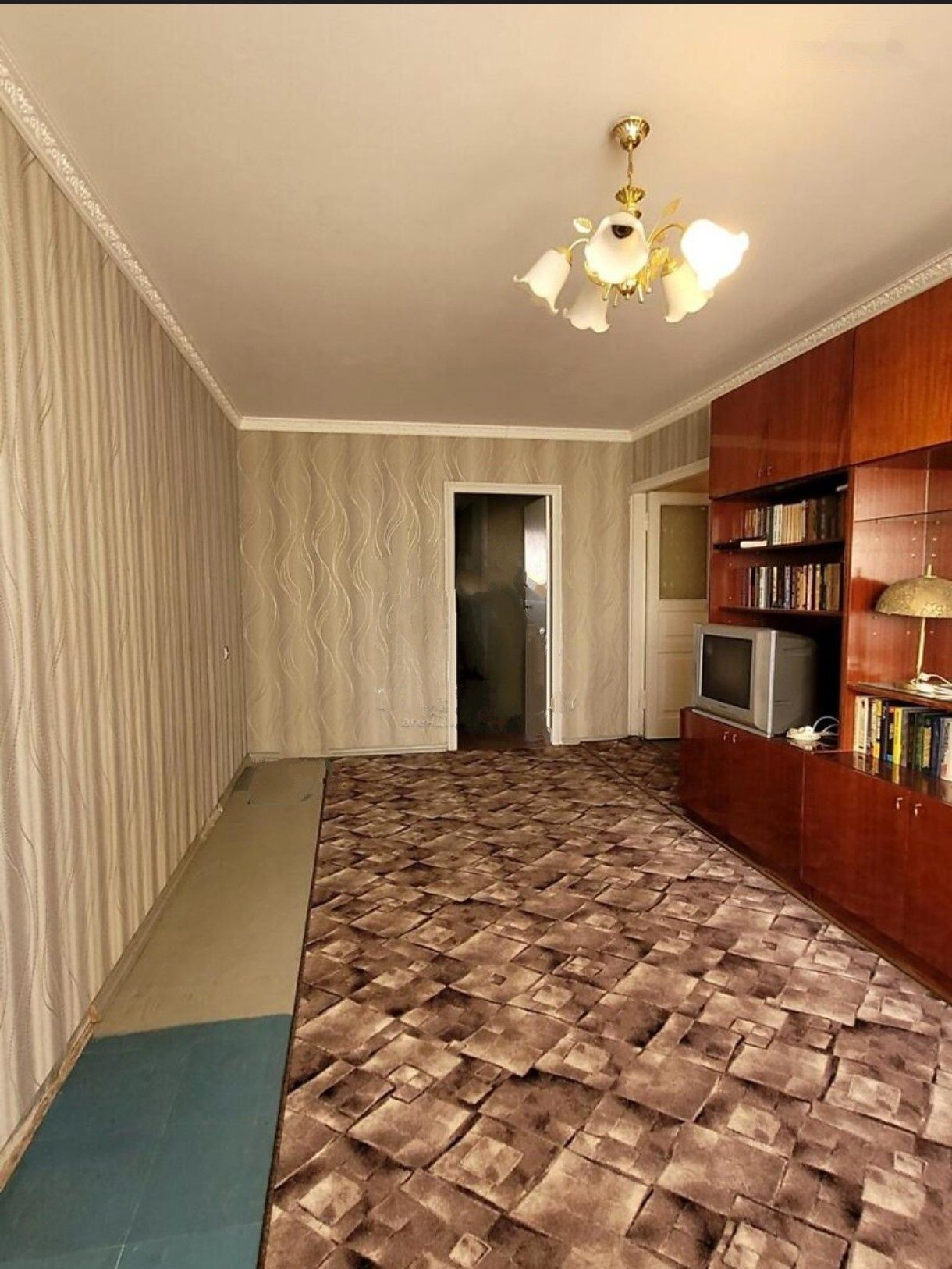 Продам 3-комнатную  пр.Мира  ( Гетьманская 74 )