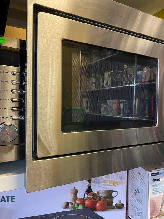 Продам мікрохвильову (не підійшла по розміру)