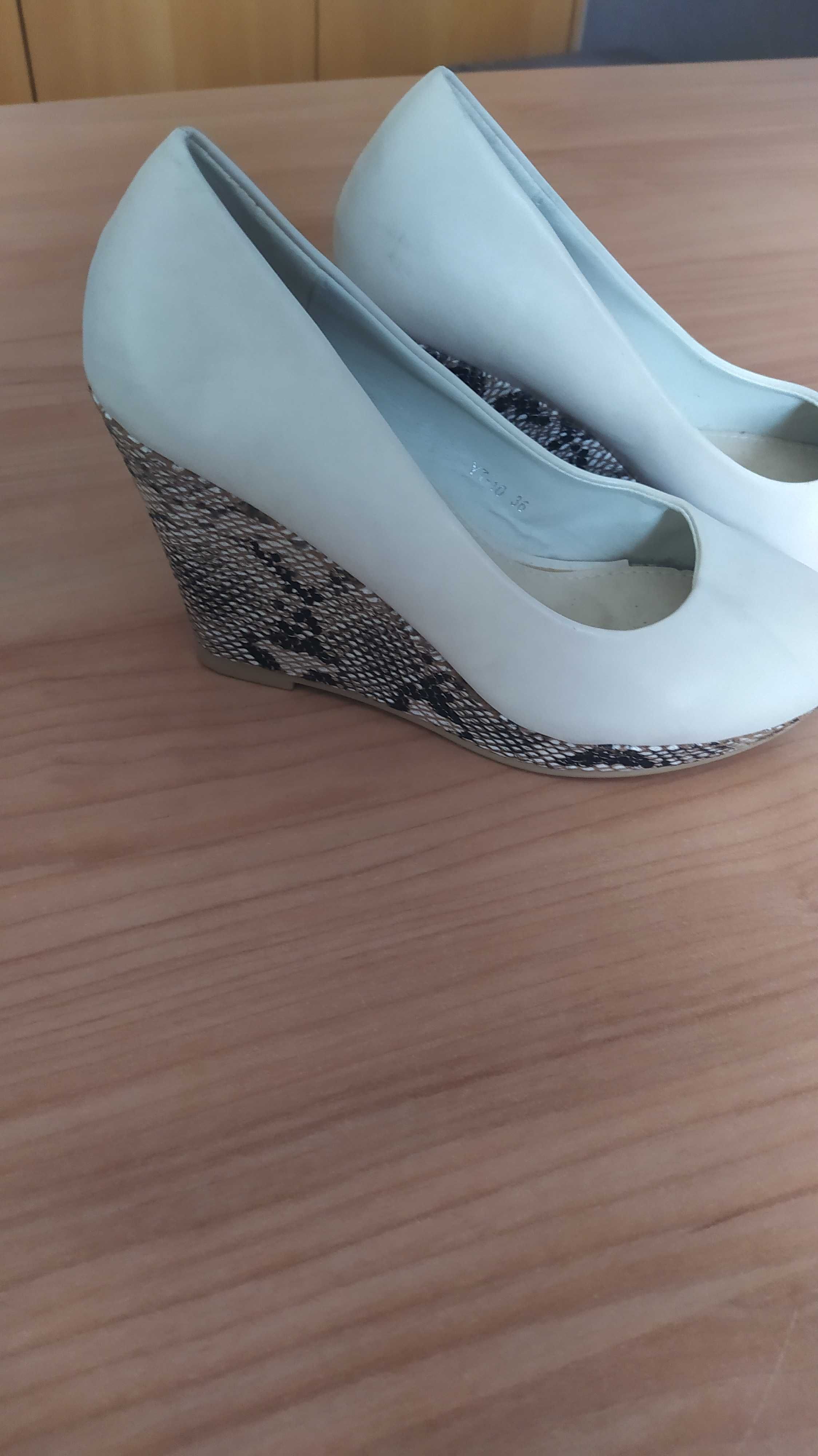Sapatos tamanho 36 NOVOS