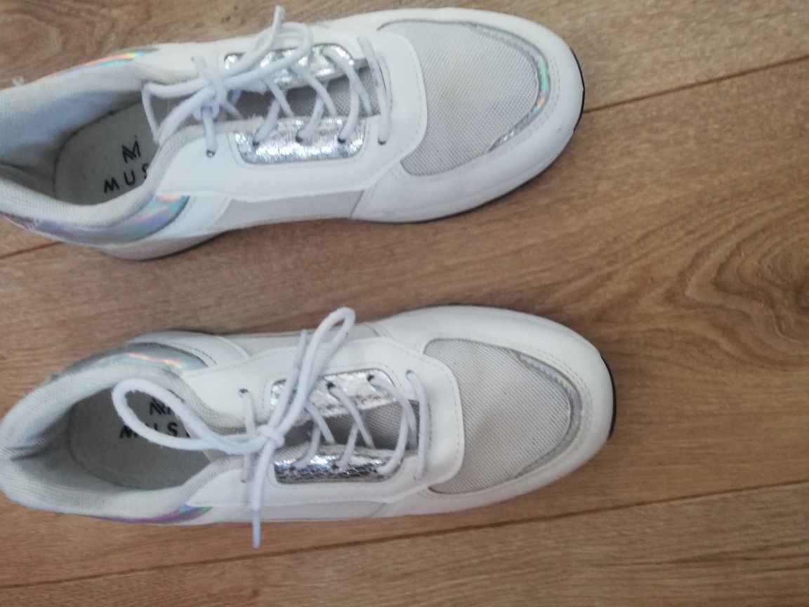 Białe adidasy 38