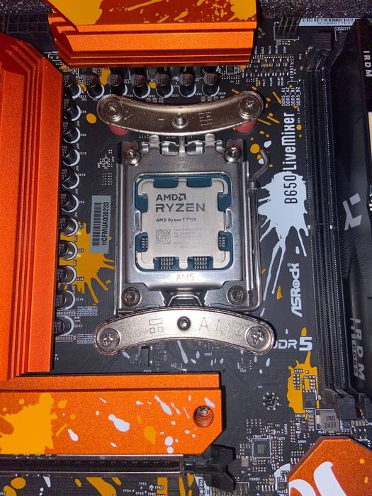 Комплект на сокеті AM5 : LIVEMIXER B650, R7 7700, DDR5 32GB