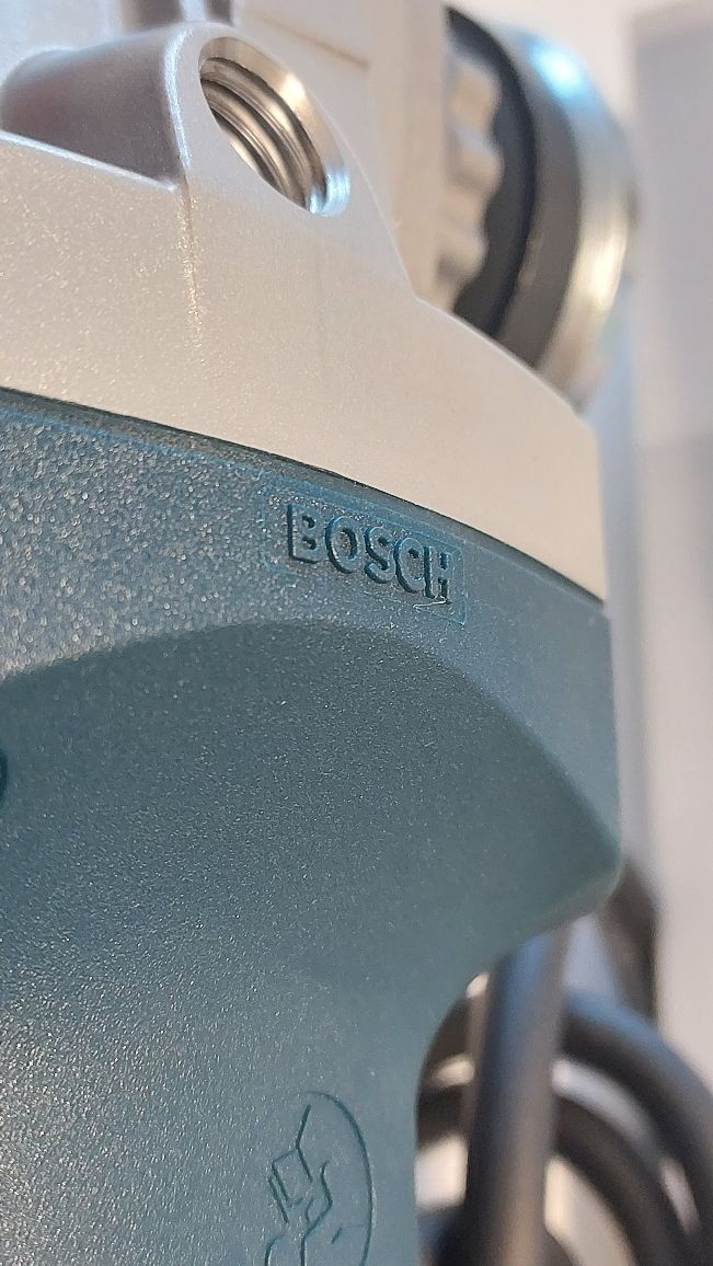 Професійна відрізна шліфувально-полірувальна ( болгарка )Bosch 750s з