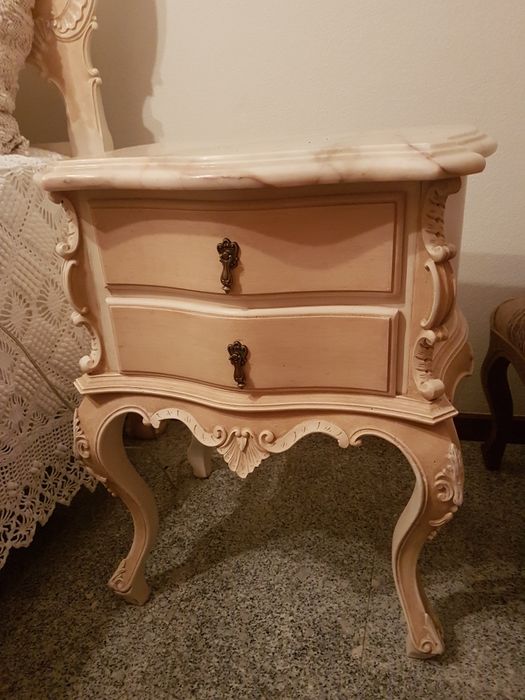 Conjunto cama cómoda mesinhas cabeceira