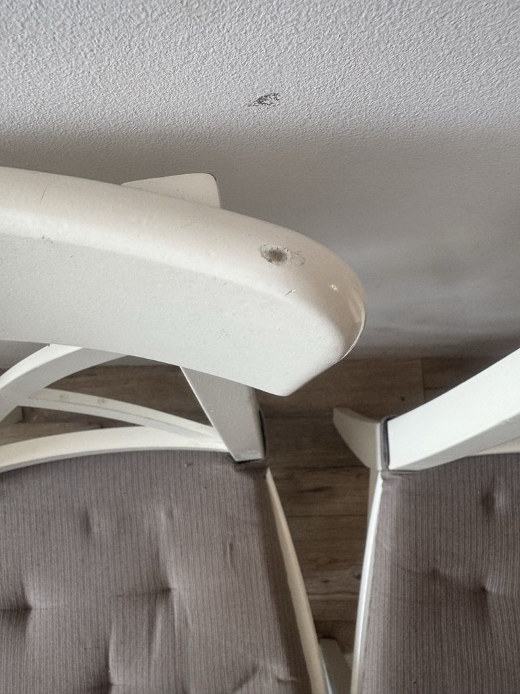 Białe krzesla Ikea 4 sztuki z podyszkami