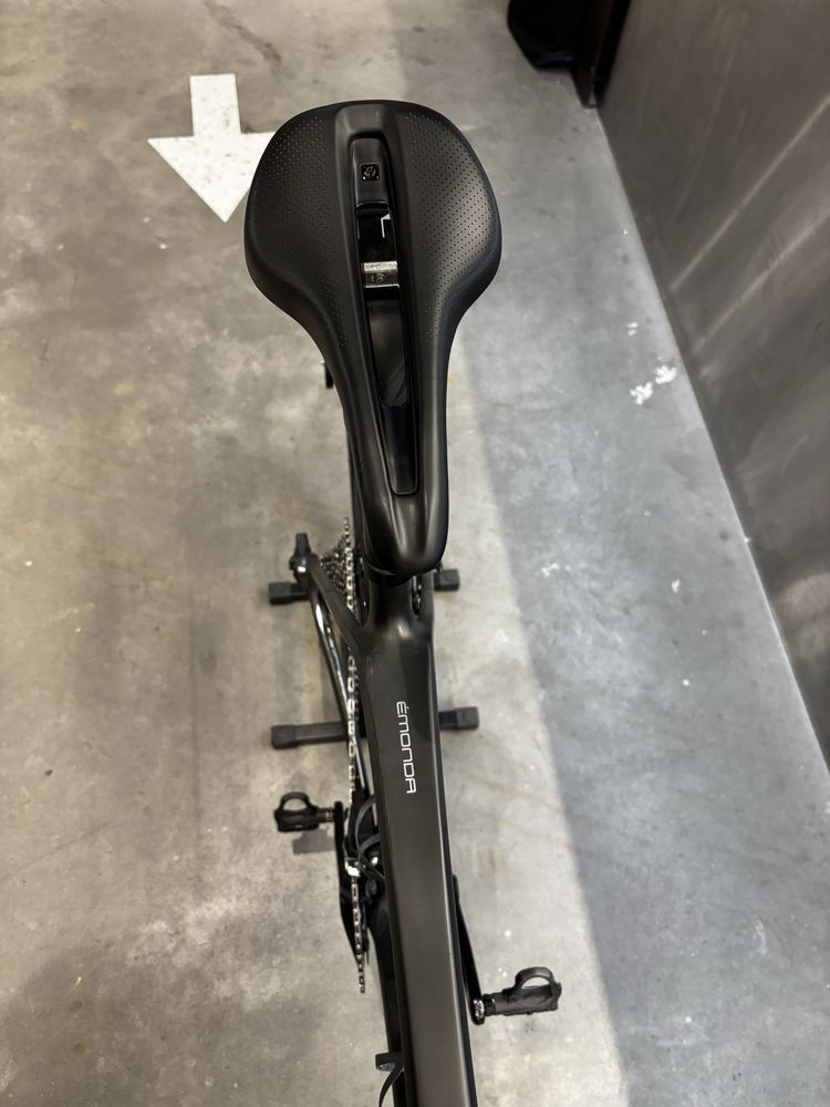 Trek Émonda SLR 6 eTap 2022 – Rozmiar 60 kolor Matte Onyx Carbon