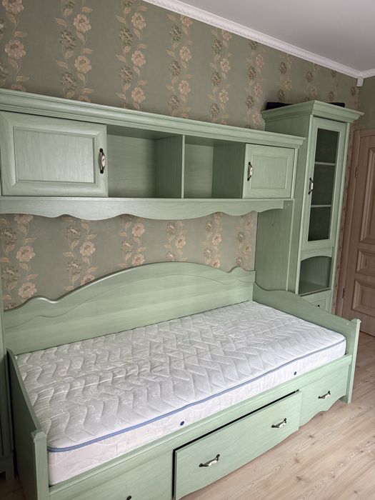 Продам кровать с матрасом в комплекте