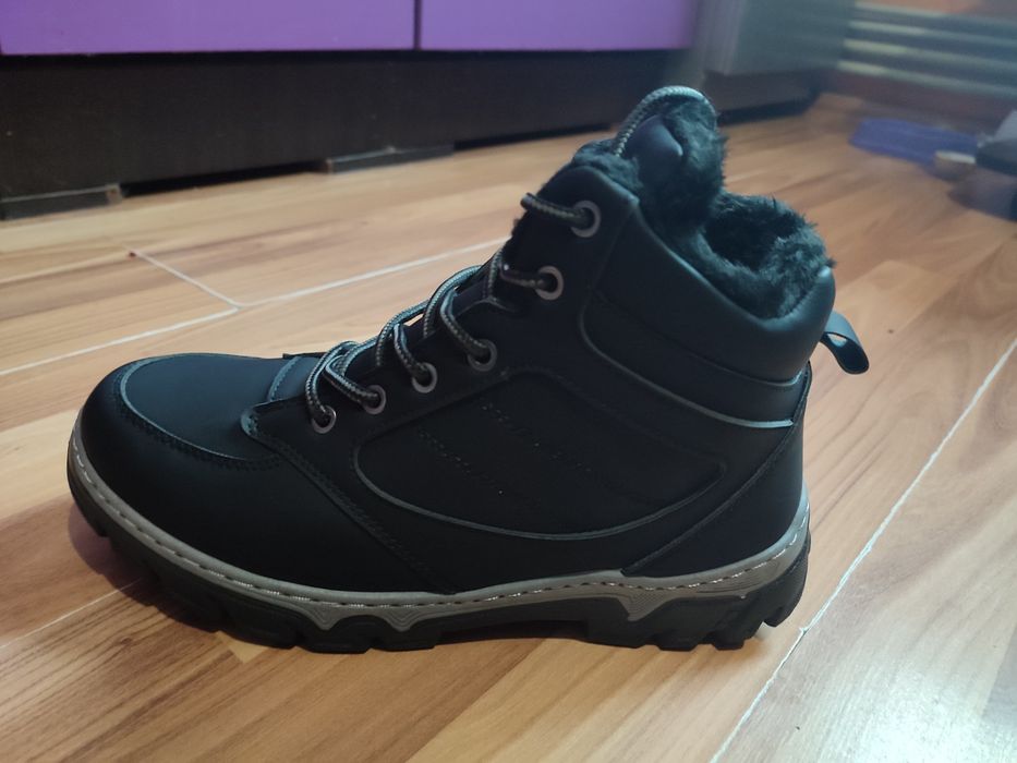 Чоловічі зимові кросівки.