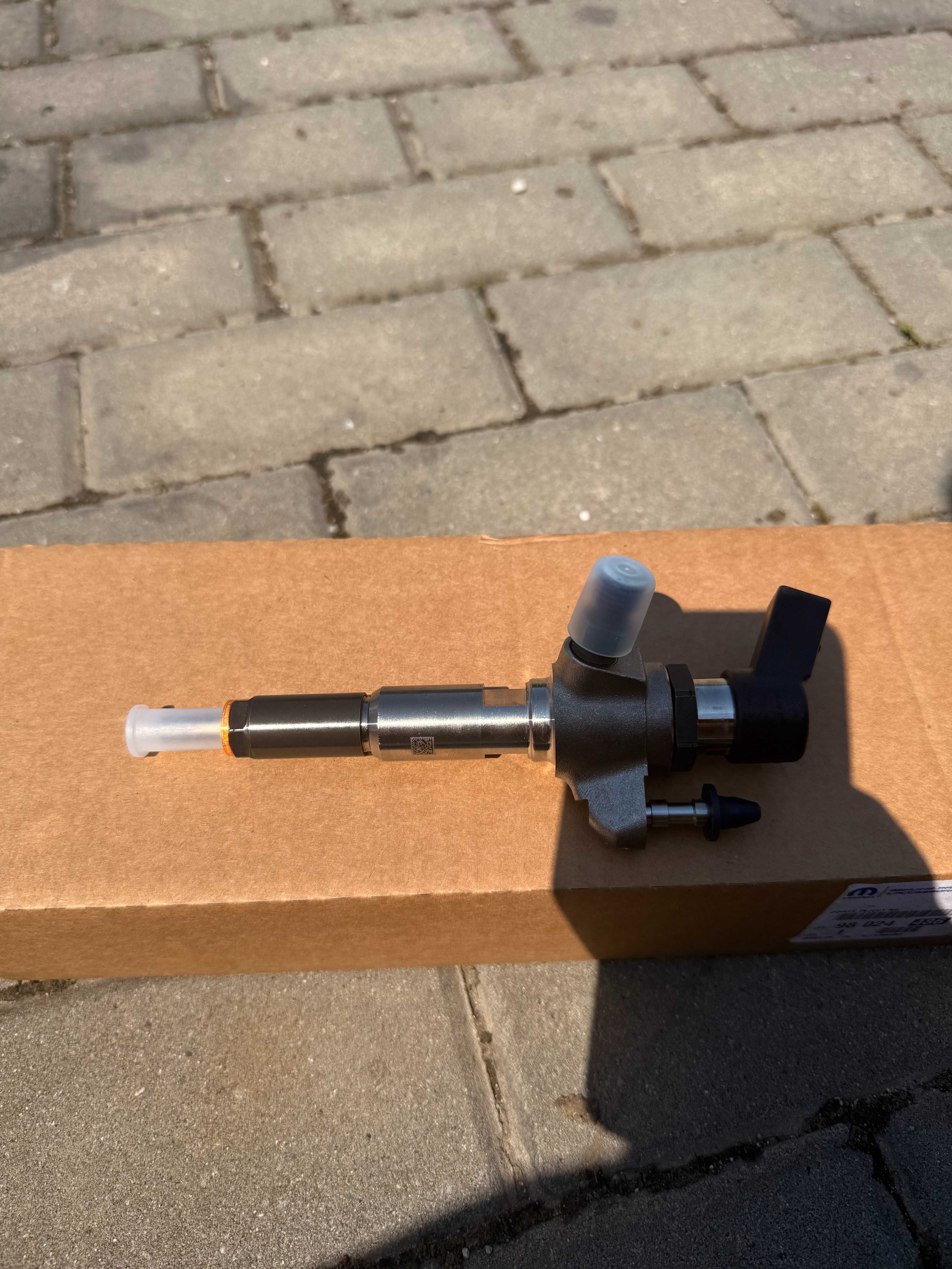 Oryginalny wtryskiwacz 1.6 HDI Peugeot Citroen Wtrysk NOWY