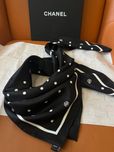 Apaszką CHANEL 100% silk