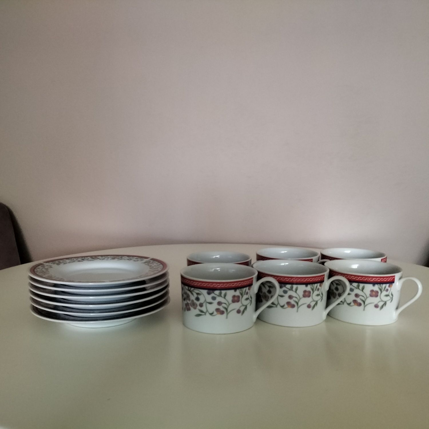 Nowe filiżanki i talerzyki