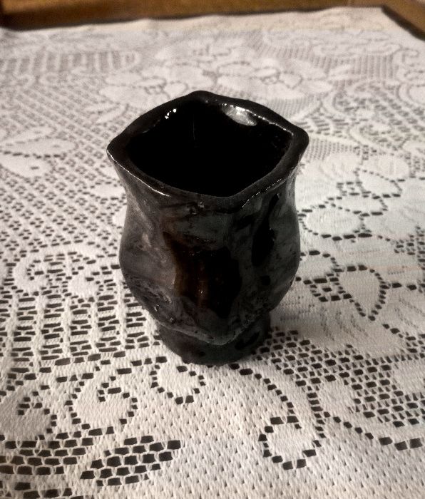 Sprzedam ozdobny zestaw ceramiczny dzbanek + 4 kubeczki