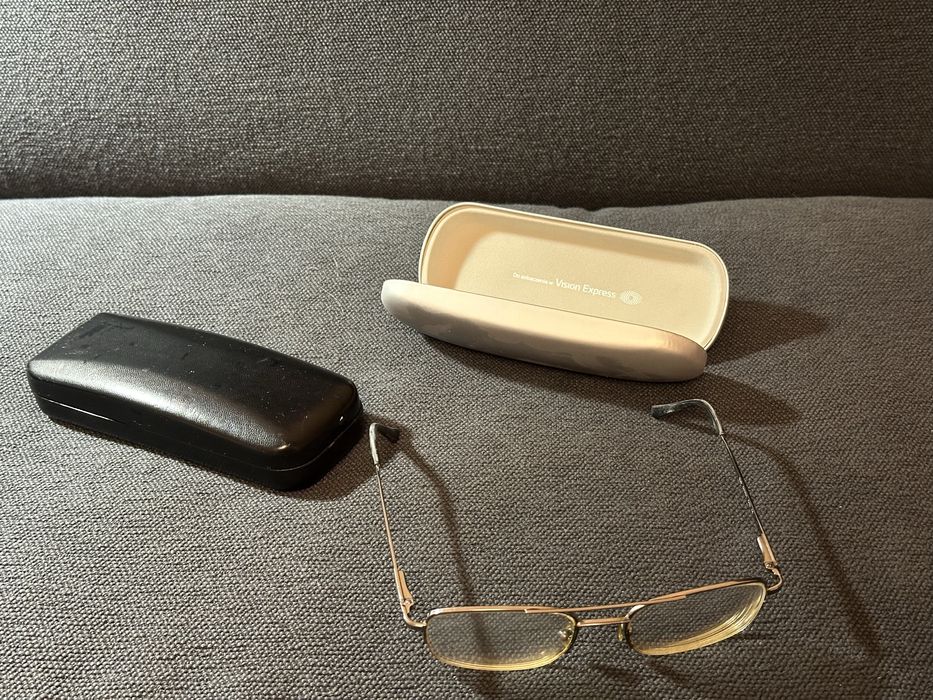 Okulary z dwoma twardymi Etui