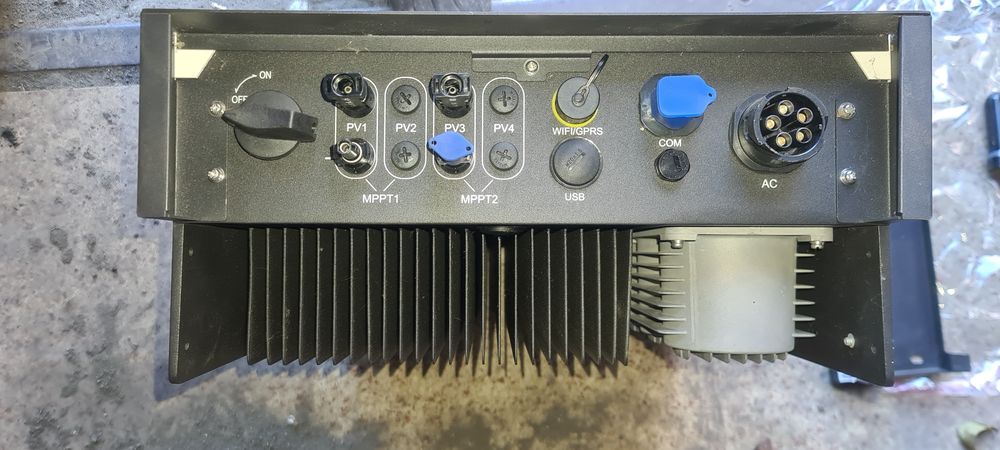 Falownik  Fox Ess T3 zamiana
z dodatkowym modułem wifi uchwytami.