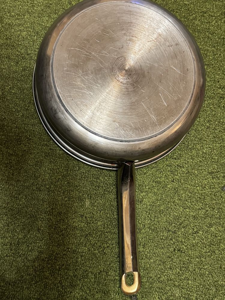 Кастрюли,крышки,сковородки