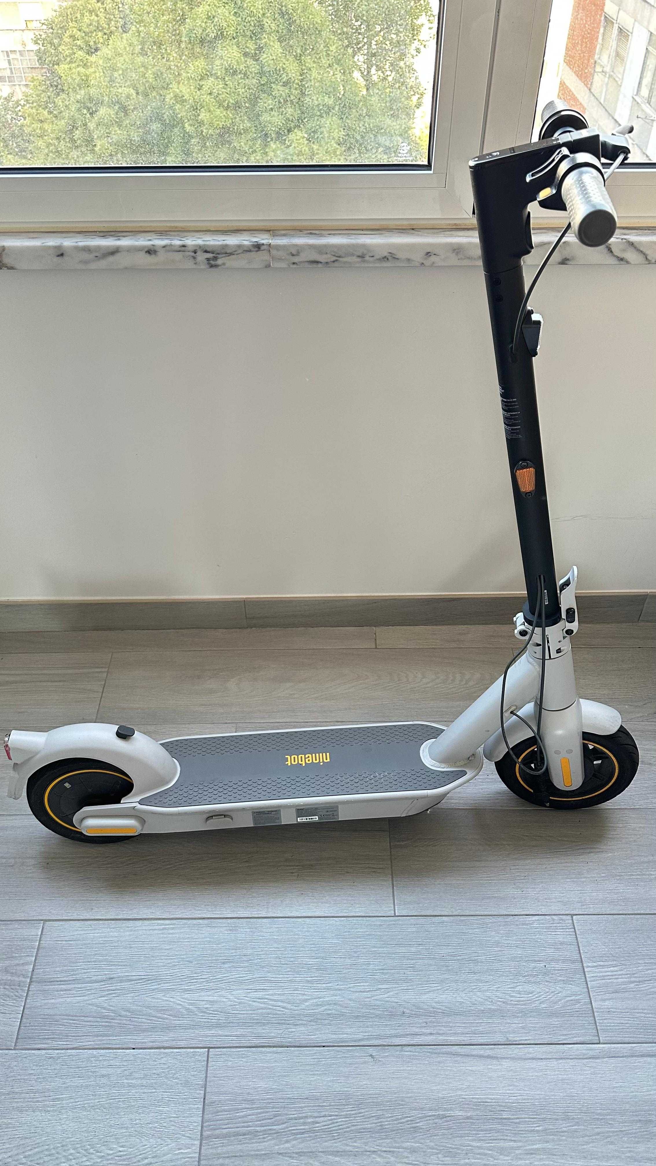 Trotinete Ninebot KickScooter MAX G30LE II (Segway)