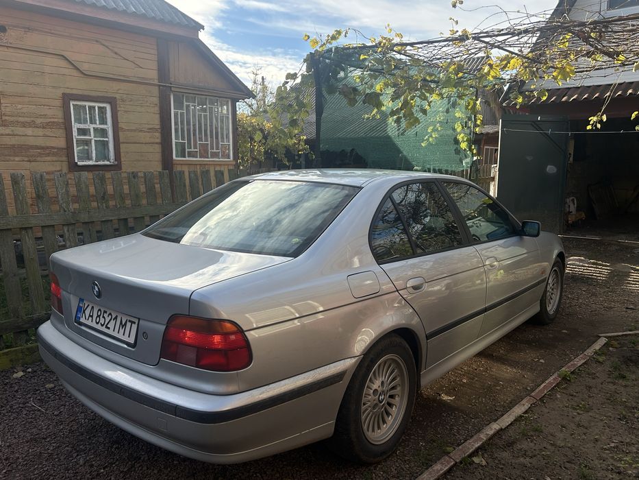 Продам bmw e39 523i