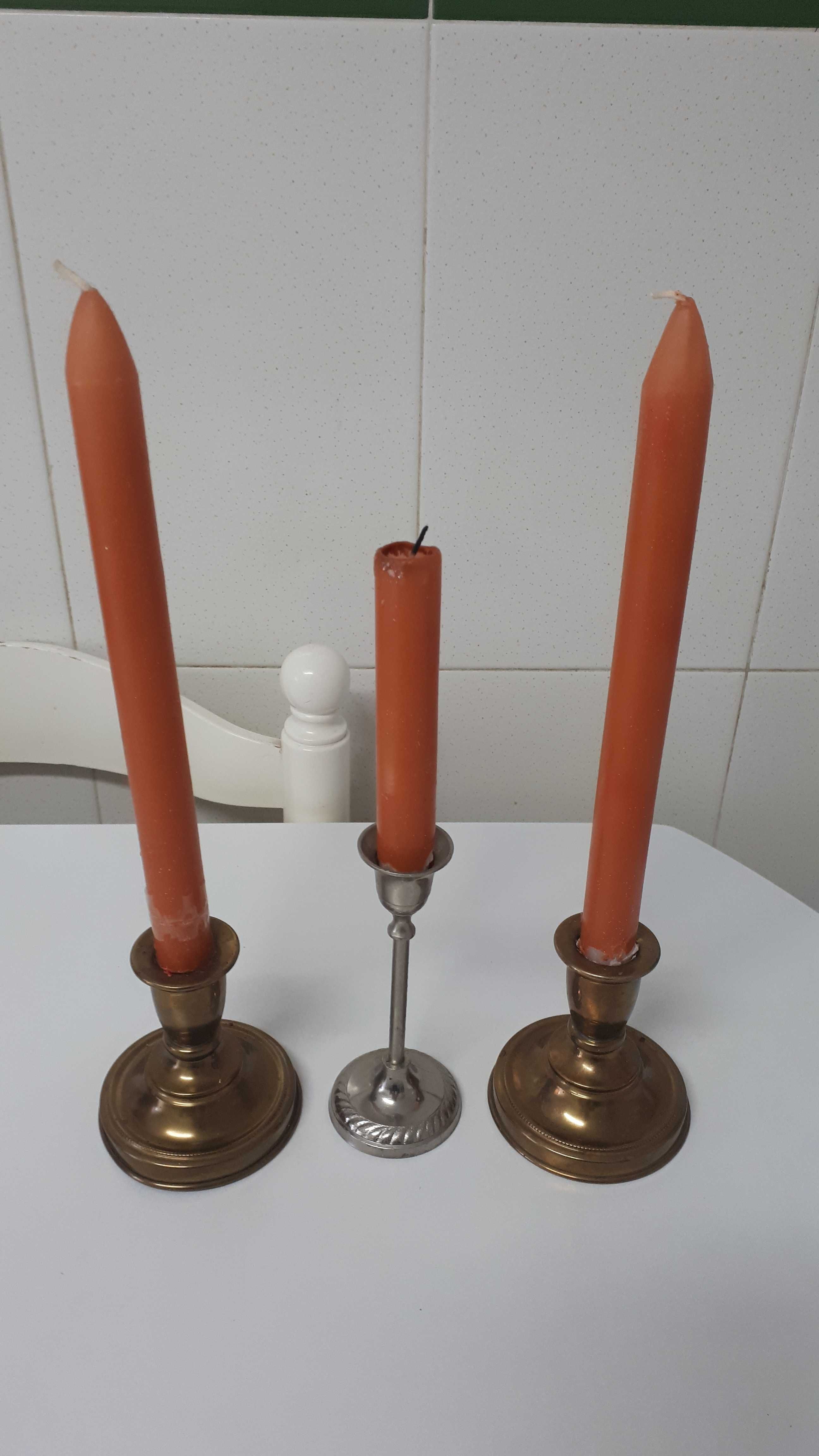 Castiçais com velas 3 unidades