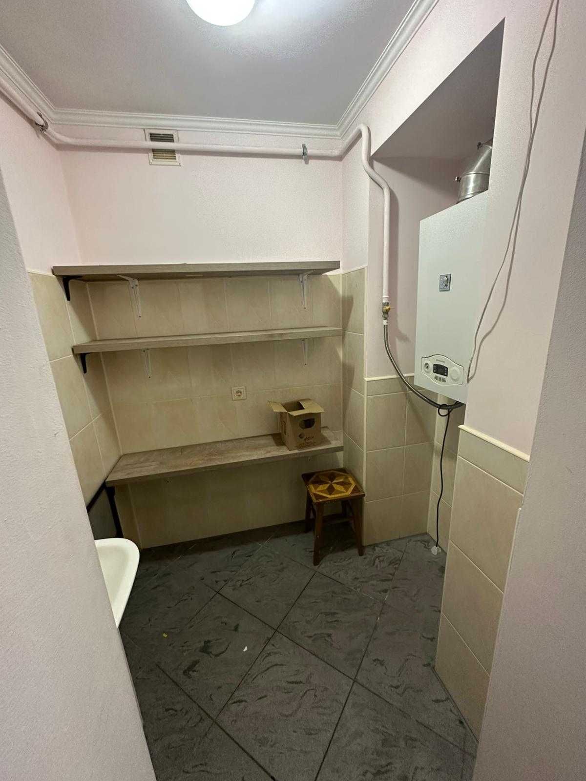 Приміщення 50 м2 з фасадним входом в центрі біля площі Філармонії