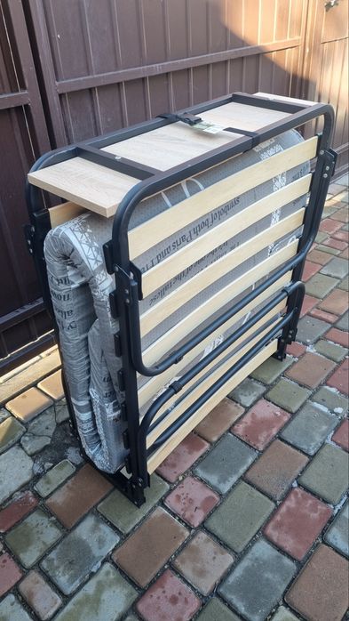 Раскладушка на ламелях. Розкладне ліжко з матрасом. Розкладушка.