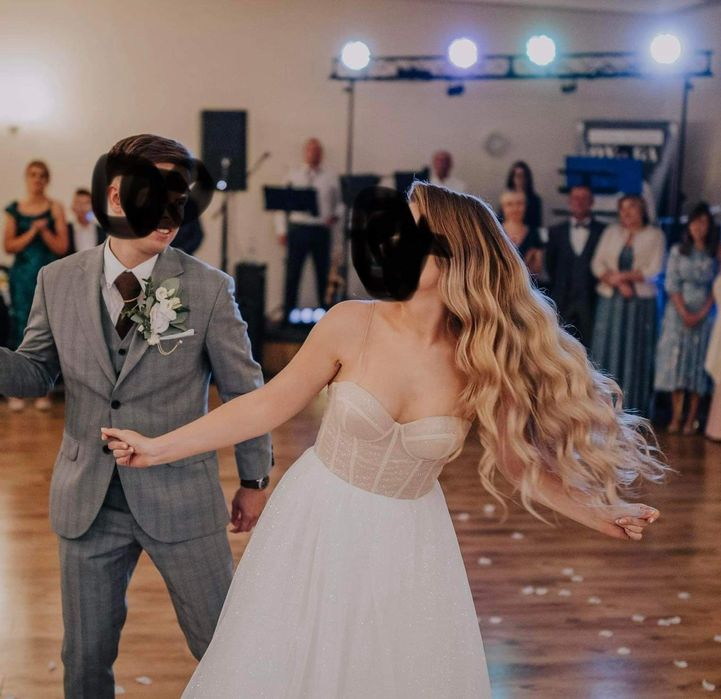 Suknia ślubna szyta na miarę - 38