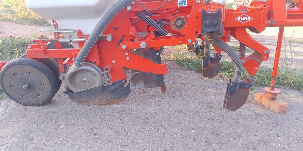 Продаєця сівалка кун плантер 3