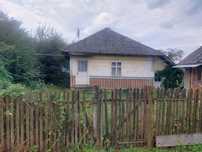 Продаєця будинок з земельною ділянкою