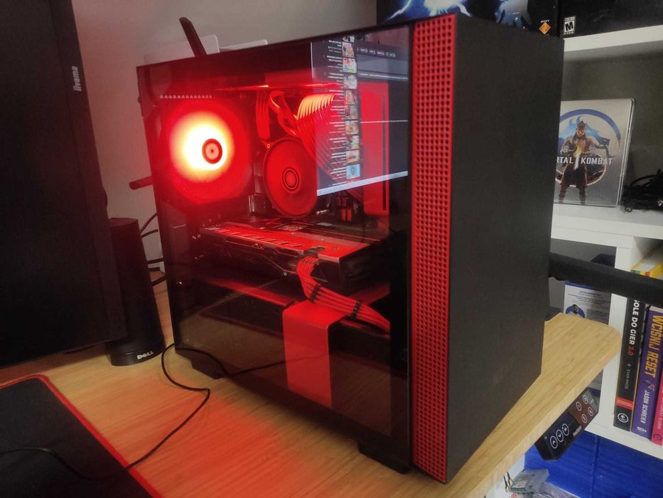 komputer PC  - mała jednostka w idealnym stanie