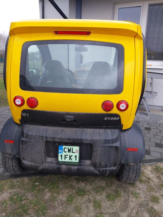 Samochód 2 osobowy elektryczny.