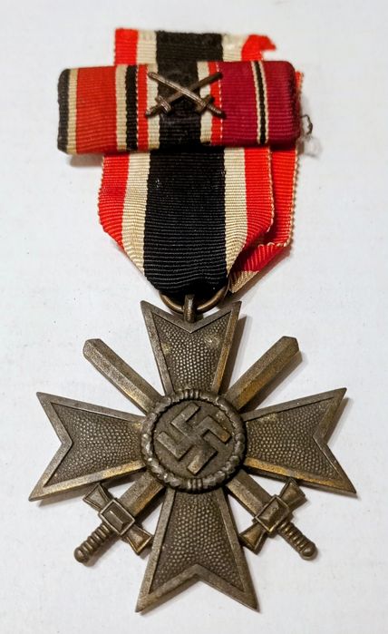 Militaria de Trincheira Cruz de mérito com espadas com barra de fita.