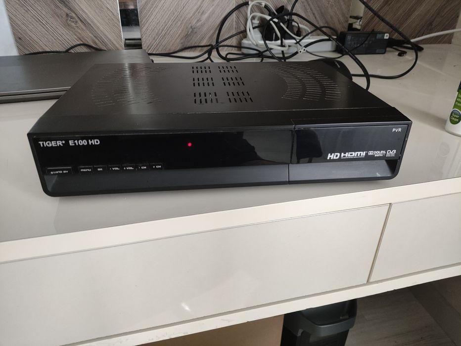 Супутниковий тюнер Tiger E100 HD