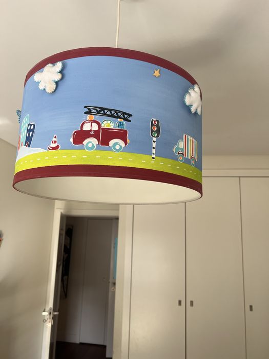 Candeeiro quarto de criança.