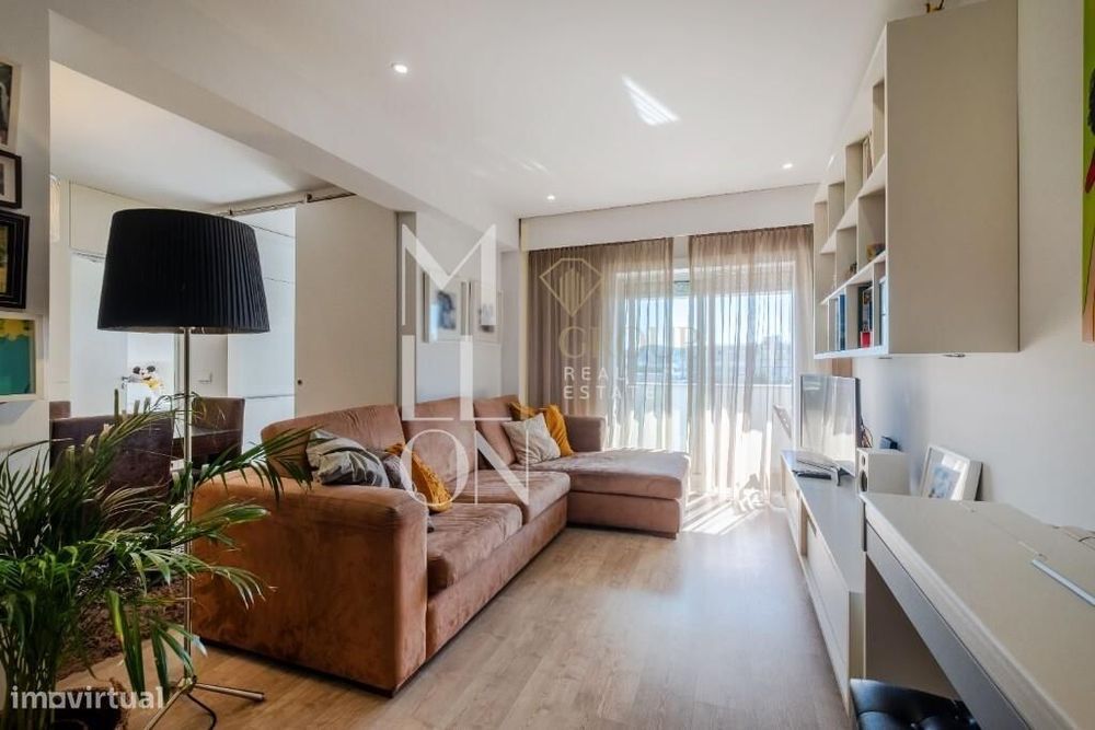 Apartamento T2, transformado em T2+1.