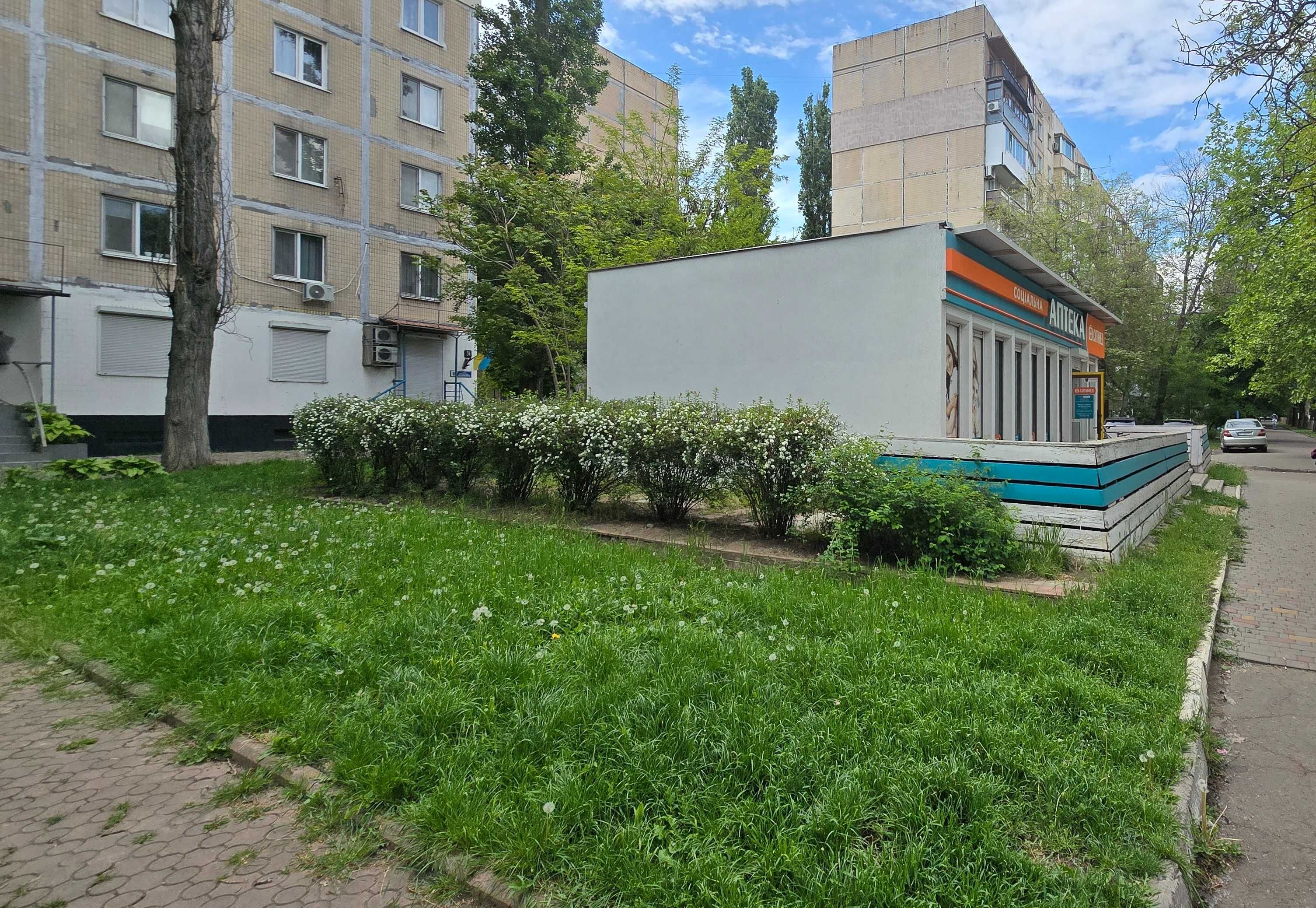 Продам нежилое помещение 52 м2, под офис, магазин, банк. Ак. Королева