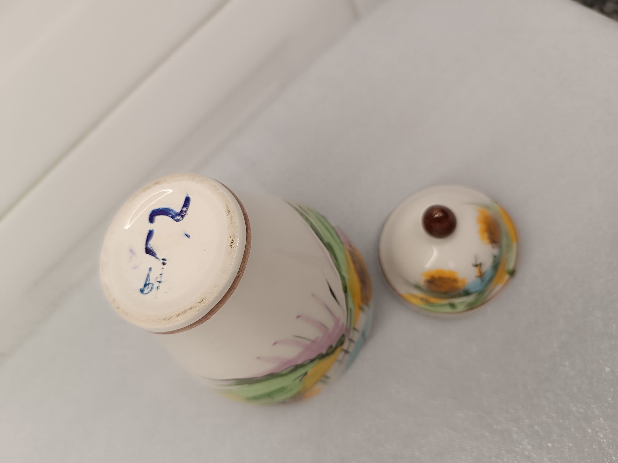Pote, jarra em Porcelana. Excelente estado. 16 cm