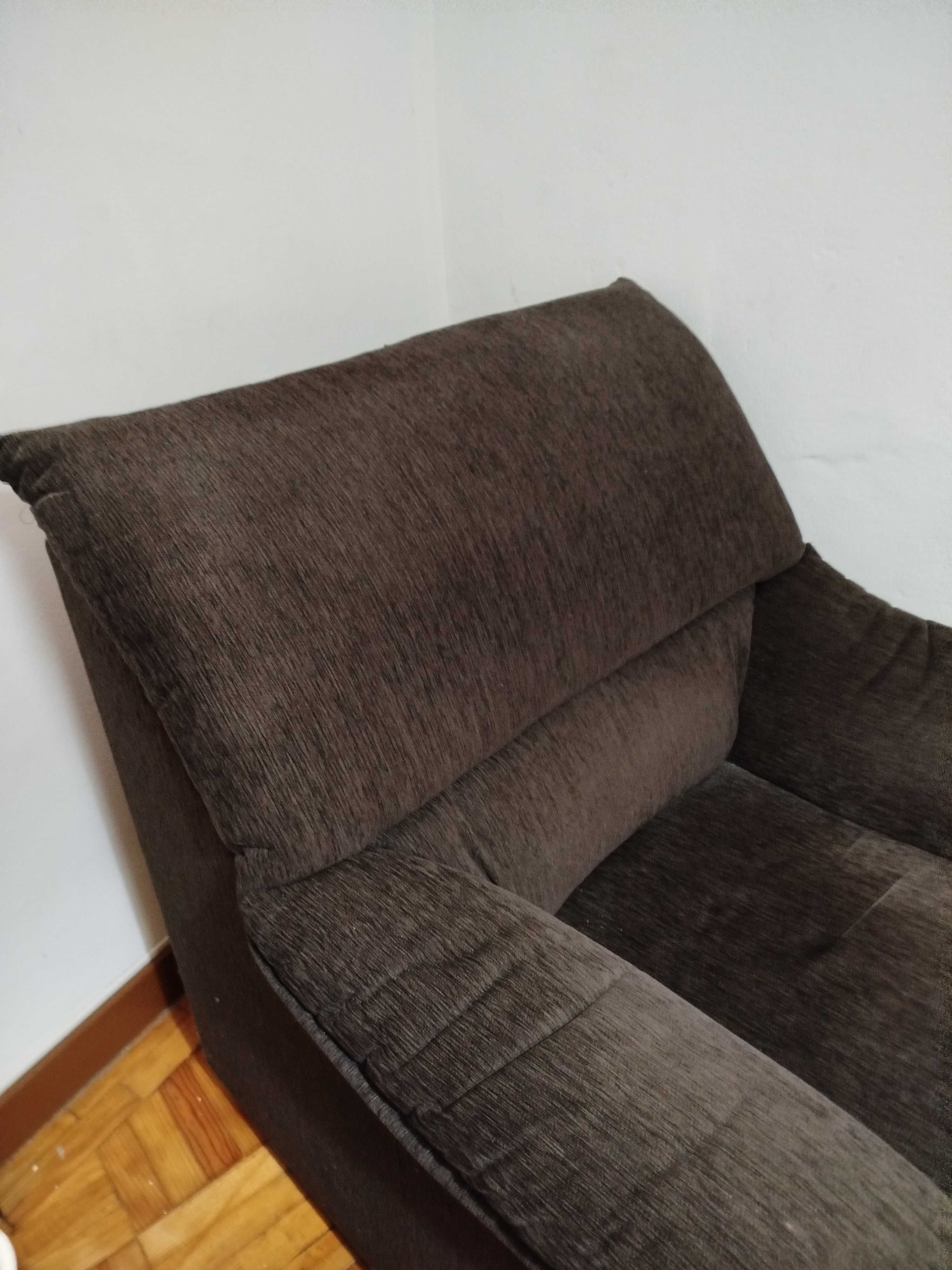 Sofá castanho 1 lugar
